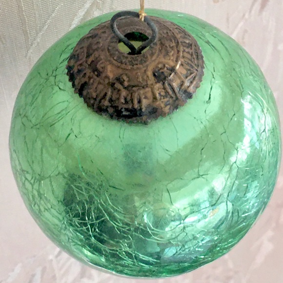 Vintage Kugel Green Crackle Glass Xmas Ornament with Embossed Brass Hang… - Picture 5 of 9